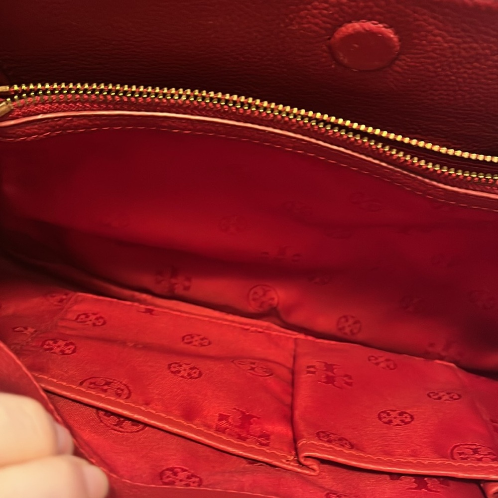 Tory Burch Tote. Good preowned condition. 14” by 19” - Picture 2 of 6